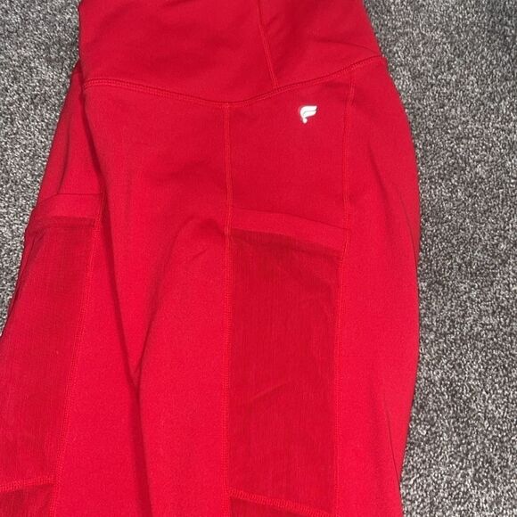 Fabletics On-The-Go PowerHold® High-Waisted Capri - Picture 5 of 9